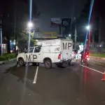 Solo un carril con dirección a la capital está habilitado en el km. 14.5 de la calzada Aguilar Batres debido al trágico accidente donde murió un motorista. ,Bomberos Voluntarios