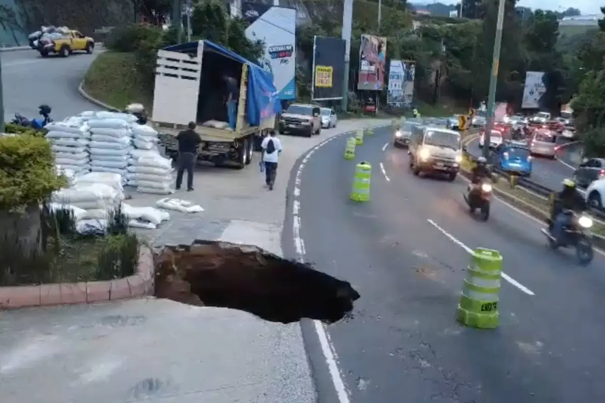 Hundimiento en el Km. 16 de la ruta Interamericana., PMT de Mixco