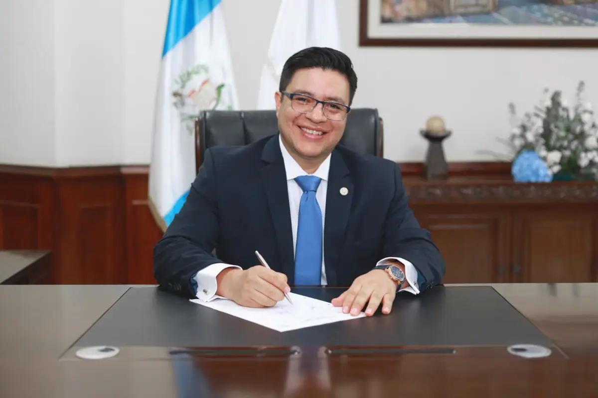 Élfego Castañón asumió el martes 13 de octubre de 2026 como Contralor General de Cuentas., Contraloría