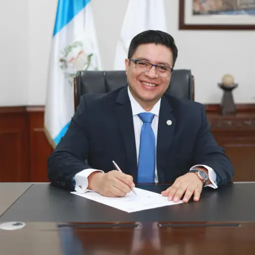 Élfego Castañón asumió el martes 13 de octubre de 2026 como Contralor General de Cuentas. ,Contraloría