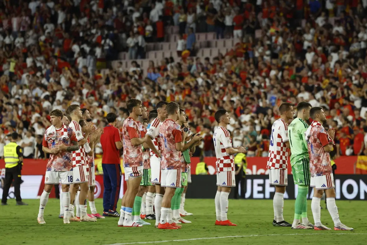 UEFA sanciona a Croacia por conductas racistas de sus aficionados - EFE