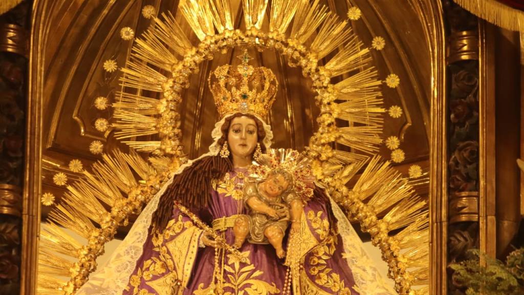 Devotos celebran el mes de la Virgen del Rosario en zona 1 | Alex Meoño