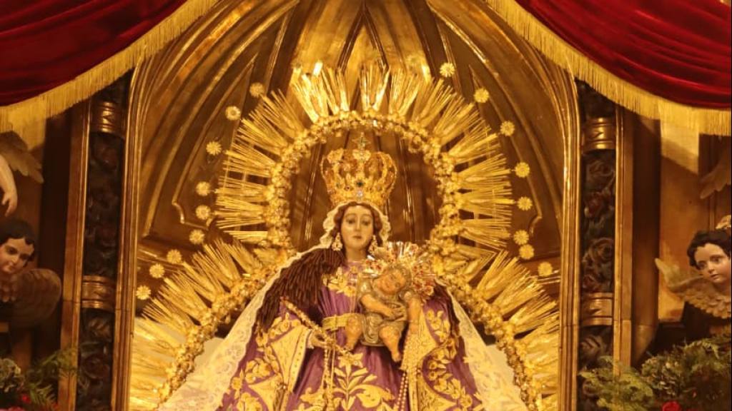 Devotos celebran el mes de la Virgen del Rosario en zona 1 | Alex Meoño