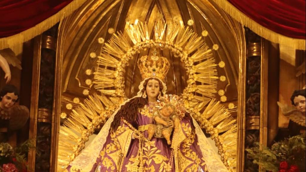 Devotos celebran el mes de la Virgen del Rosario en zona 1 | Alex Meoño