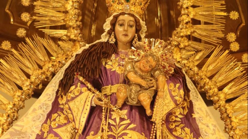 Devotos celebran el mes de la Virgen del Rosario en zona 1 | Alex Meoño