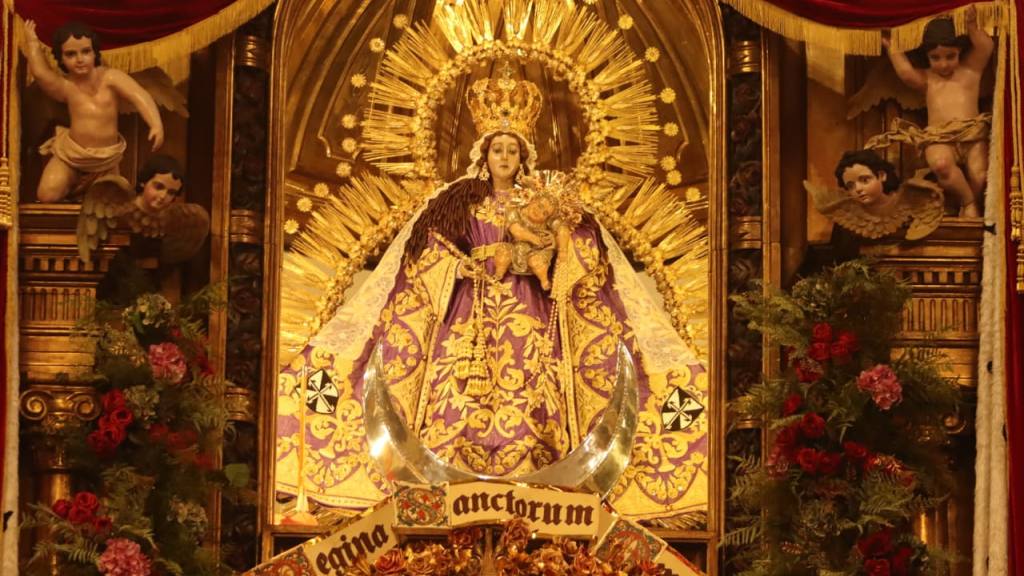 Devotos celebran el mes de la Virgen del Rosario en zona 1 | Alex Meoño