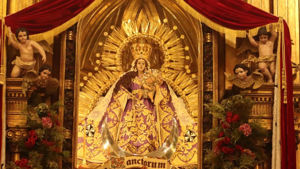Devotos celebran el mes de la Virgen del Rosario en zona 1 | Alex Meoño