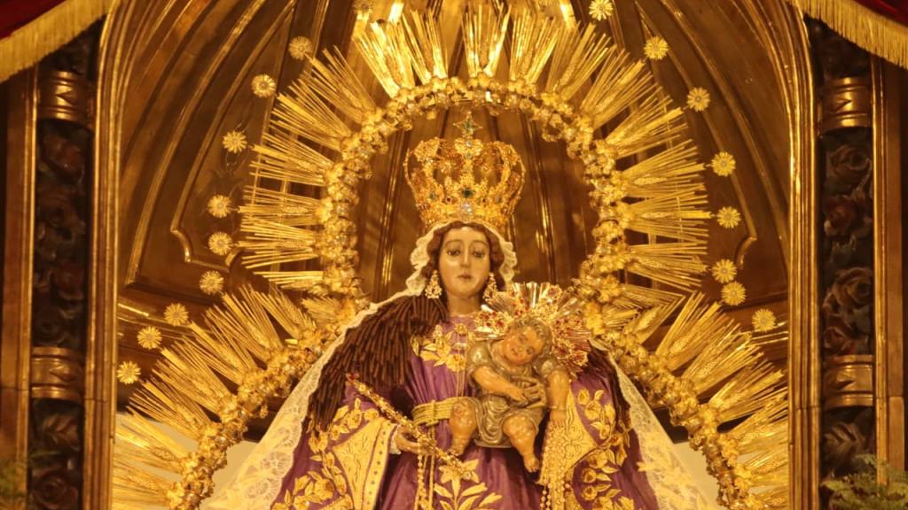 Devotos celebran el mes de la Virgen del Rosario en zona 1 | Alex Meoño