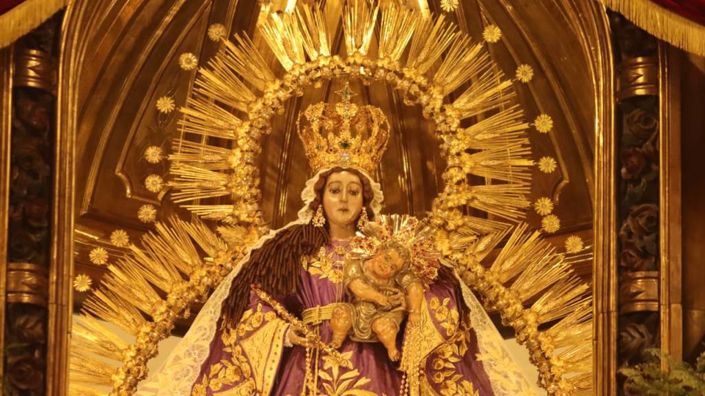 Devotos celebran el mes de la Virgen del Rosario en zona 1 | Alex Meoño