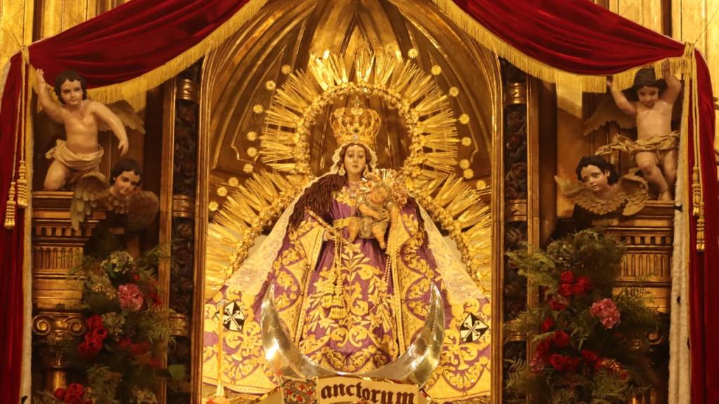 Devotos celebran el mes de la Virgen del Rosario en zona 1 | Alex Meoño