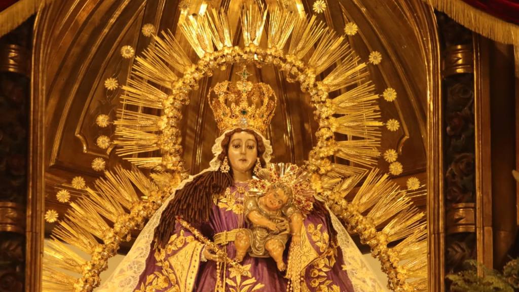 Devotos celebran el mes de la Virgen del Rosario en zona 1 | Alex Meoño