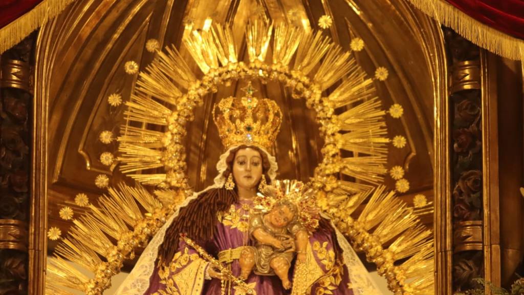 Devotos celebran el mes de la Virgen del Rosario en zona 1 | Alex Meoño