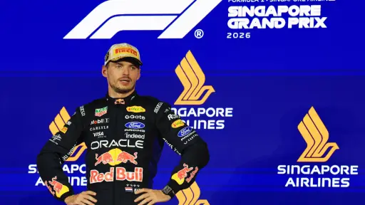 Verstappen conquista Singapur y Antonelli da otro paso hacia el título