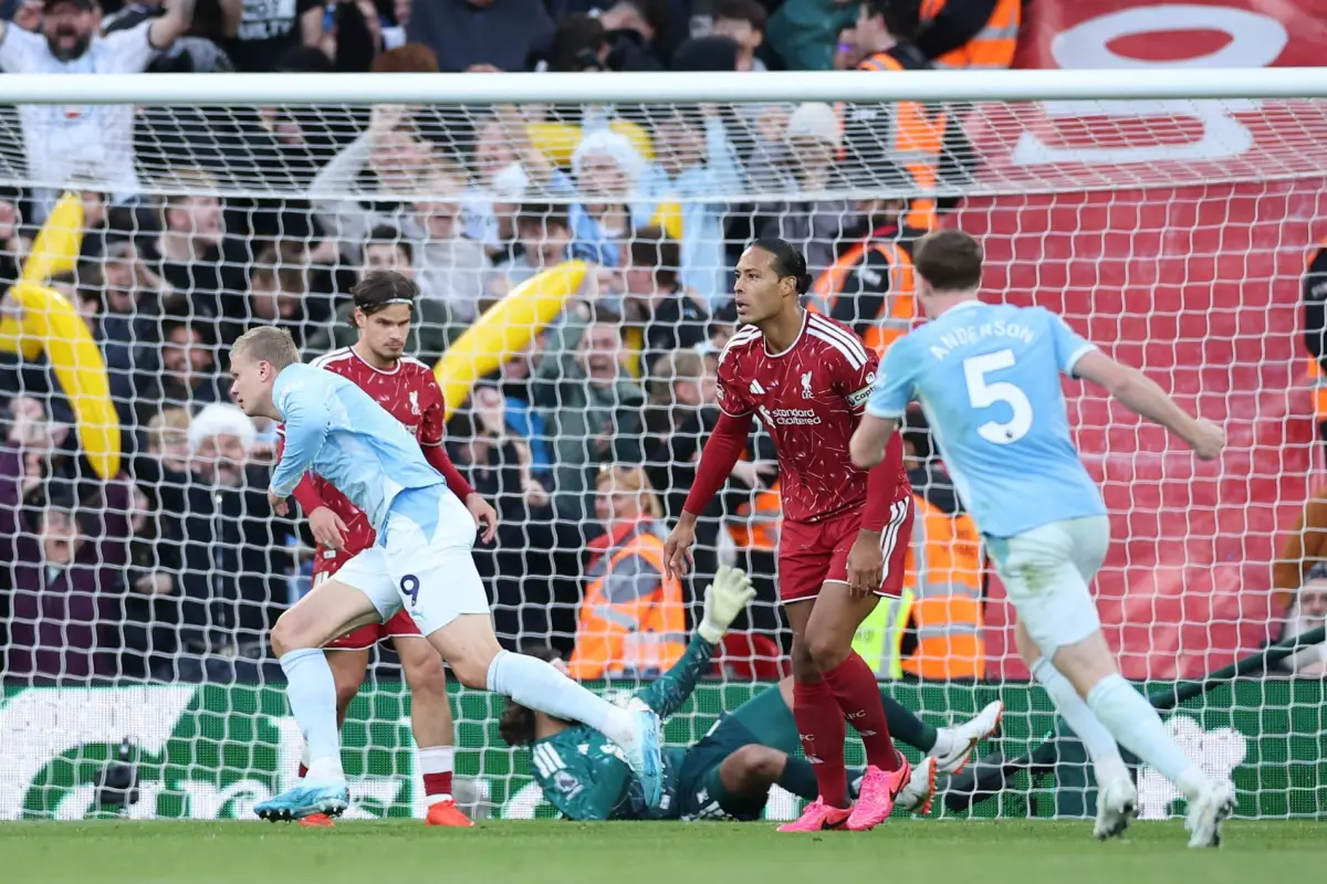 Celebración de Erling Haaland ante el Liverpool en Anfield - EFE