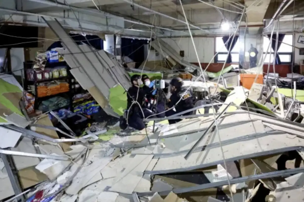 Se desploma techo de supermercado en Corea del Sur y deja 38 heridos., Redes sociales. 