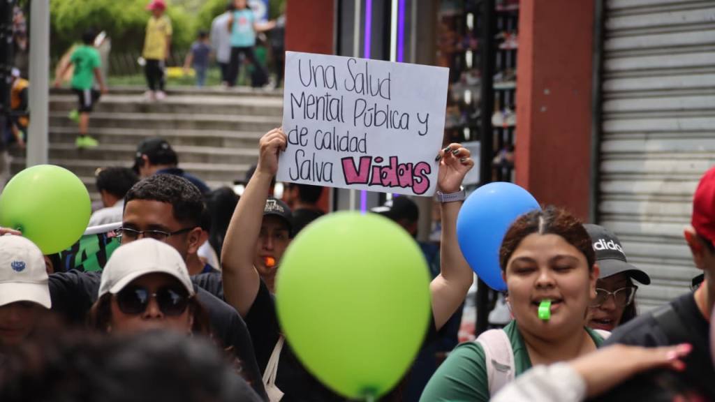 Caminata enfatiza la importancia de la salud mental en el país | Alex Meoño