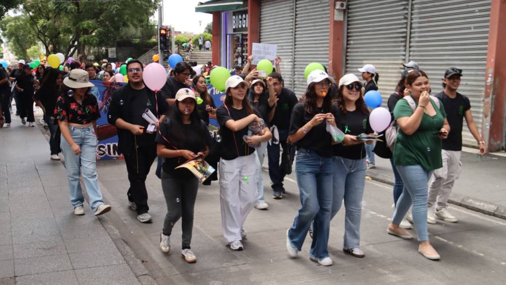 Caminata enfatiza la importancia de la salud mental en el país | Alex Meoño