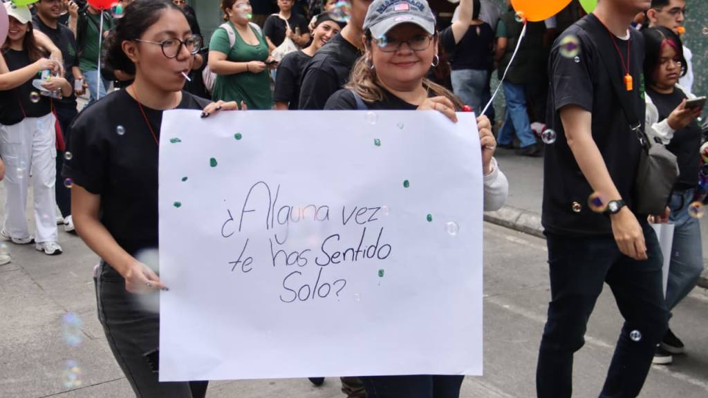 Caminata enfatiza la importancia de la salud mental en el país | Alex Meoño