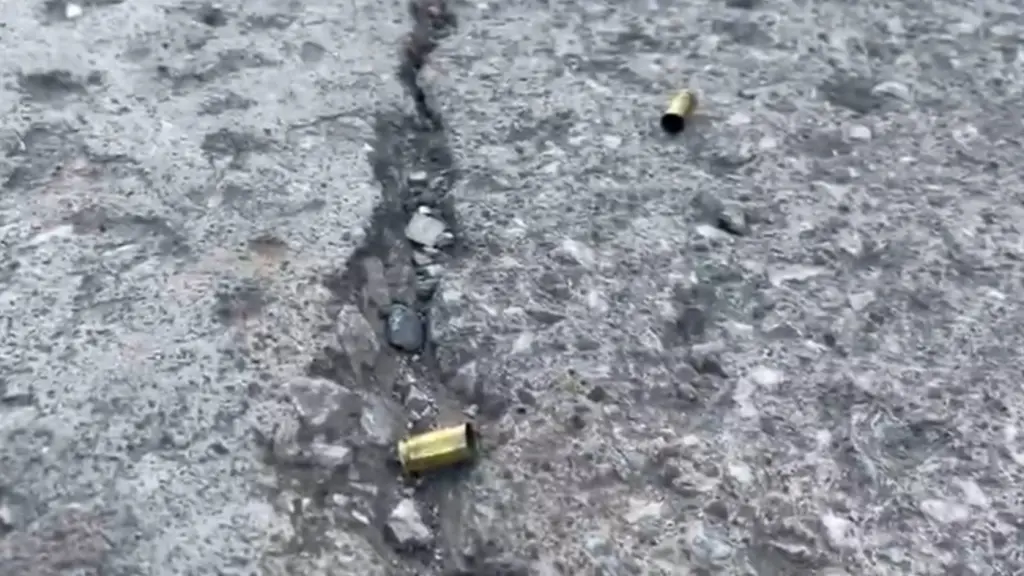 Varios casquillos quedaron cerca del lugar donde ocurrió el ataque armado.  ,Captura de pantalla.