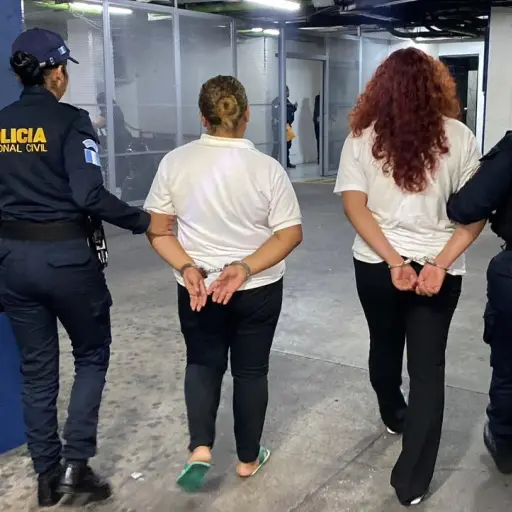 Ambas mujeres fueron trasladadas a la Torre de Tribunales. ,PNC de Guatemala.