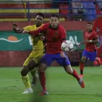 Acción de juego entre Municipal vs. Marquense 