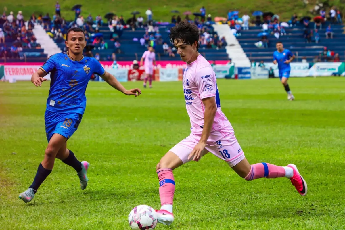 Partido entre Deportivo Mixco y Cobán Imperial - Cobán Imperial