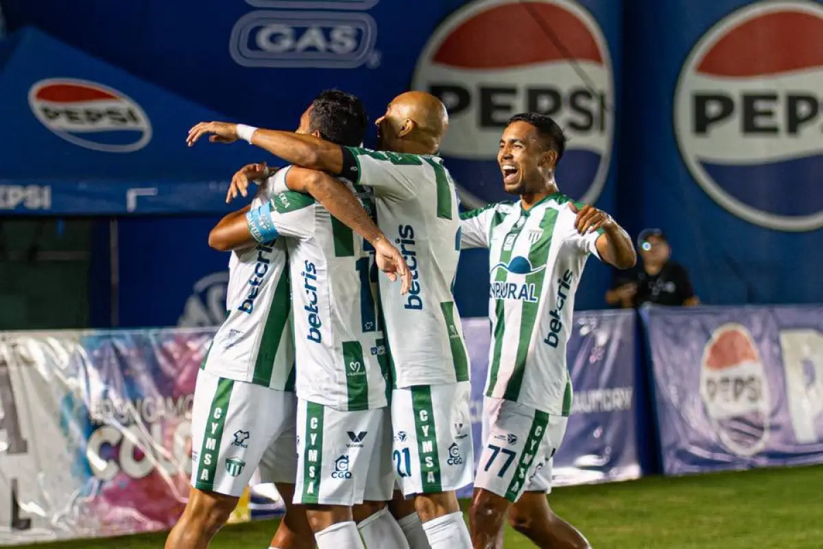 Celebración de Antigua GFC ante Xelajú MC - Antigua GFC