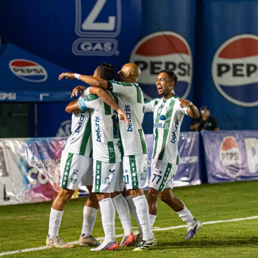 Celebración de Antigua GFC ante Xelajú MC - Antigua GFC
