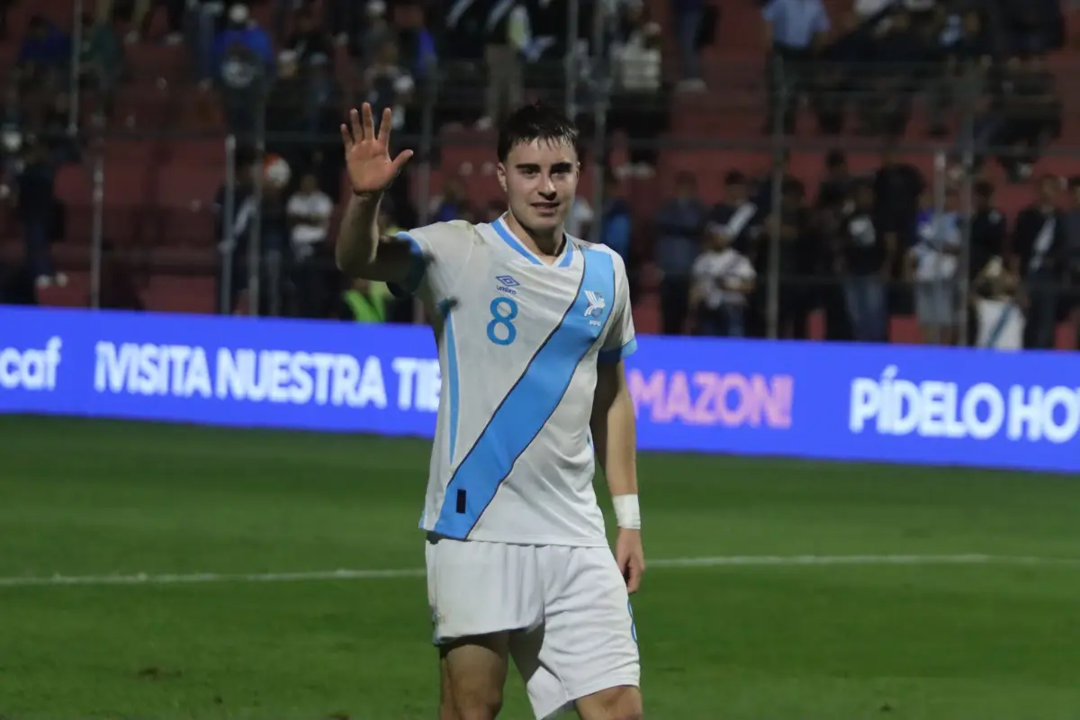 Matt Evans, anotador del gol de la victoria de Guatemala ante Surinam - Alex Meoño