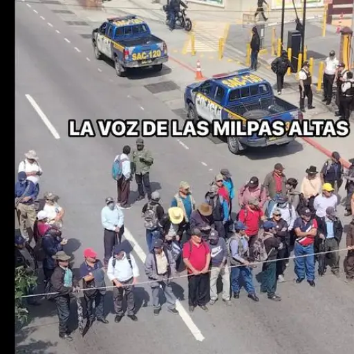 Bloqueo en San Lucas Sacatepéquez el martes, 6 de octubre de 2026. ,redes sociales