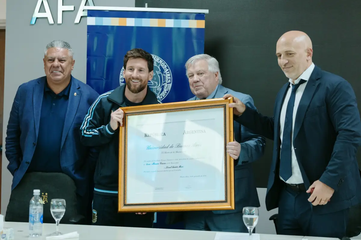 Messi recibe el doctorado honoris causa de la Universidad de Buenos Aires - AFA