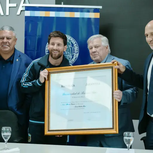 Messi recibe el doctorado honoris causa de la Universidad de Buenos Aires - AFA
