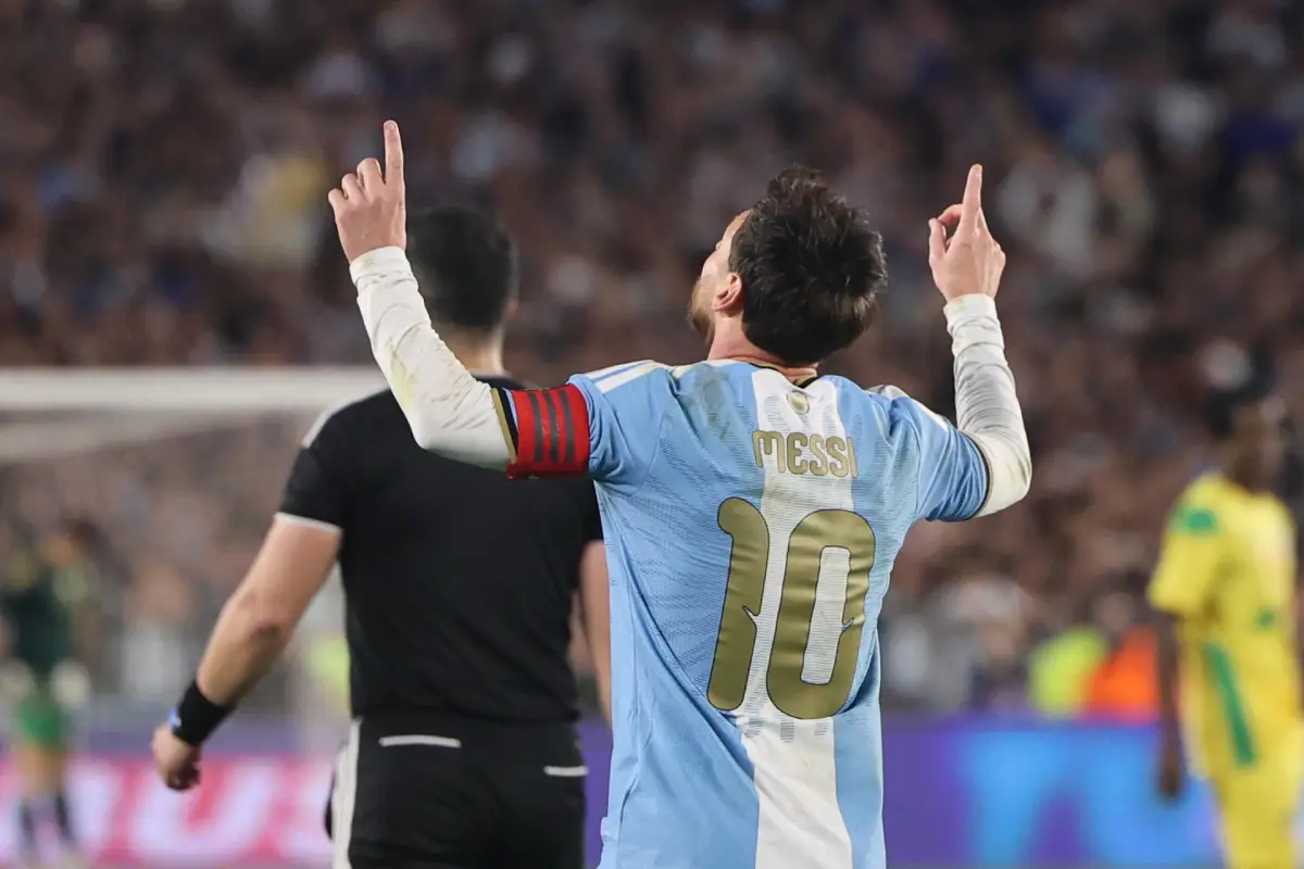 Lionel Messi se despide de Argentina con una noche inolvidable en el Monumental - EFE