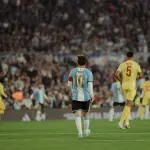 VIDEO. Argentina vs. Benín se detuvo en el minuto 10 para homenajear a Messit