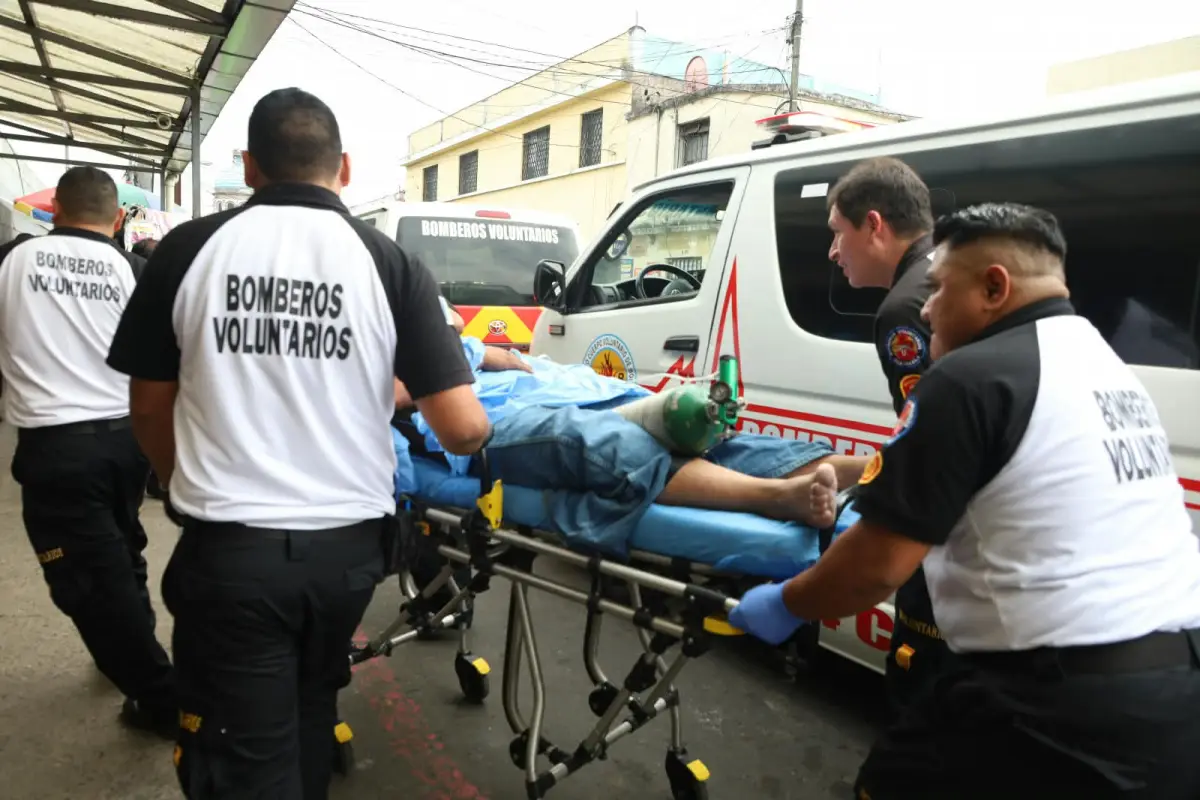 El paciente fue ingresado al hospital San Juan de Dios para ser atendido por las quemaduras que presentaba., Bomberos Voluntarios
