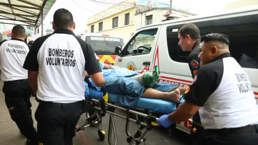 El paciente fue ingresado al hospital San Juan de Dios para ser atendido por las quemaduras que presentaba. ,Bomberos Voluntarios