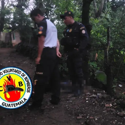 El cuerpo de la mujer fue encontrado en un camino de terracería en San José Nacahuil. ,Bomberos Voluntarios