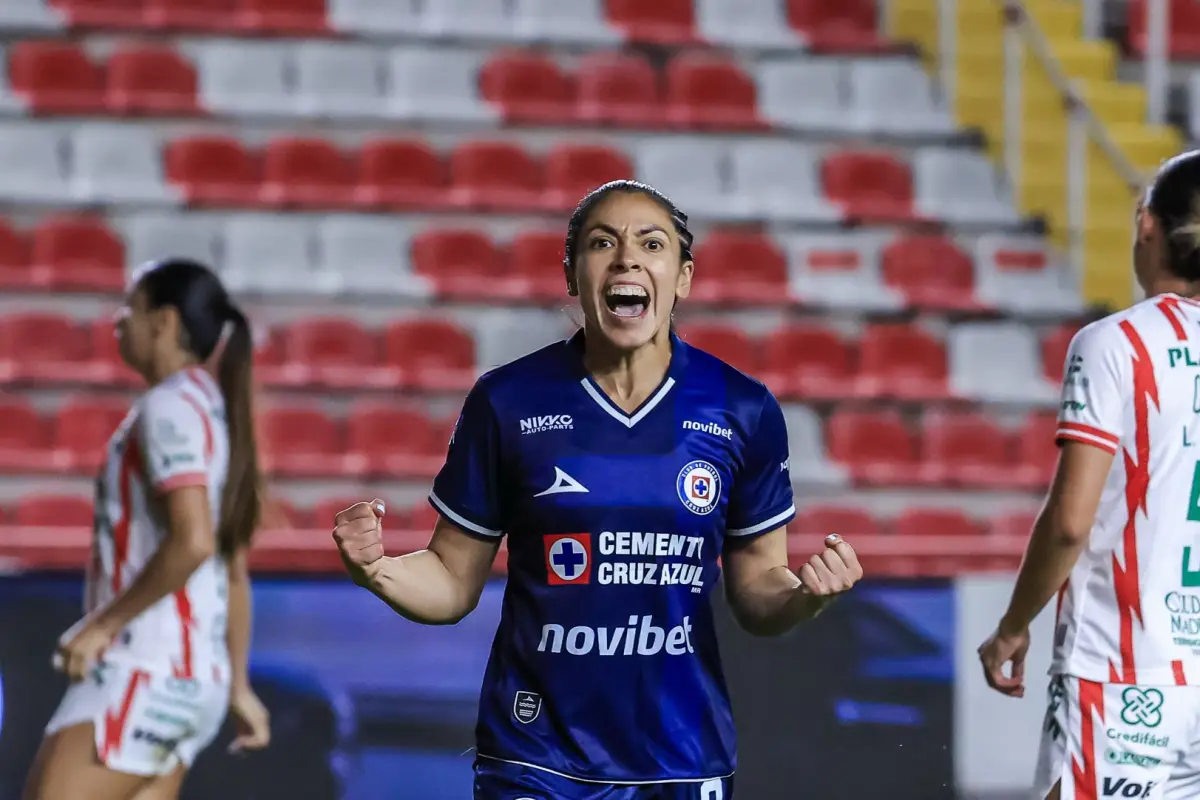 Celebración de Ana Lucía Martínez ante el Necaxa - Cruz Azul