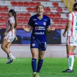 Un doblete de Ana Lucía Martínez le da el triunfo a Cruz Azult
