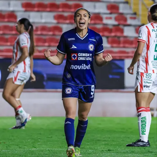 Celebración de Ana Lucía Martínez ante el Necaxa - Cruz Azul
