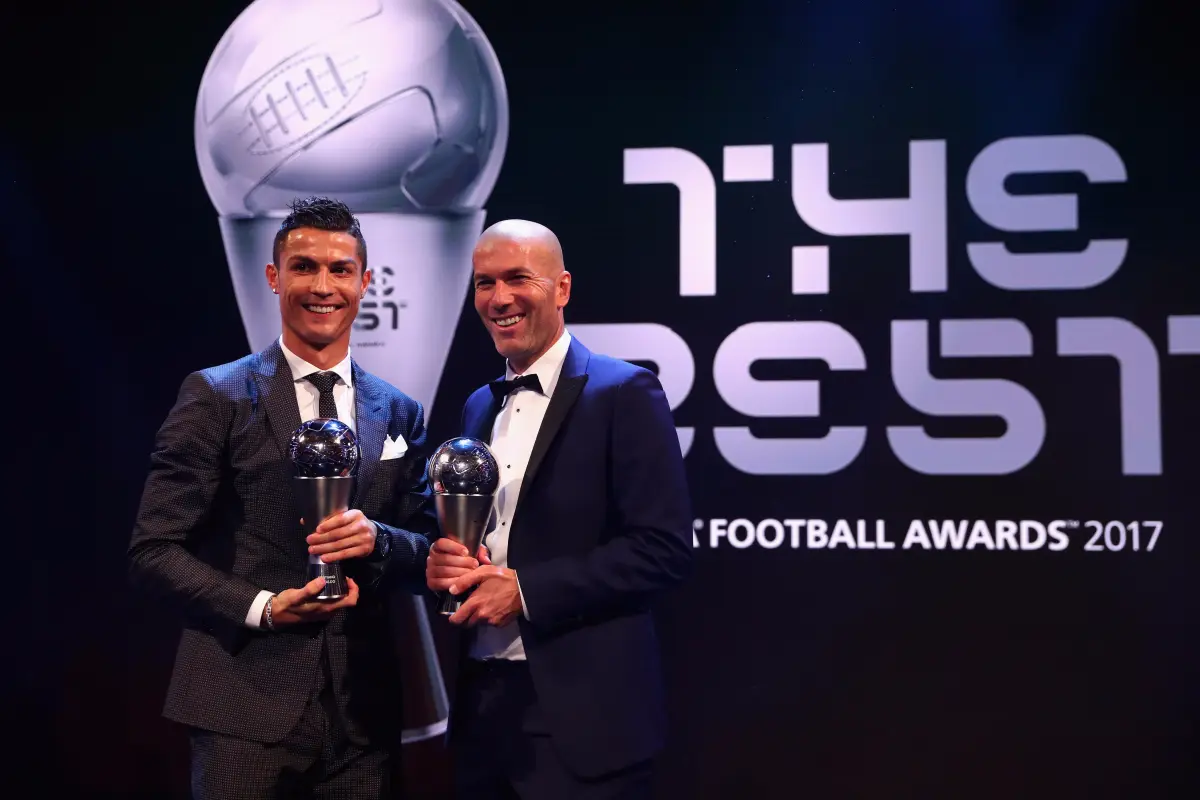 Cristiano Ronaldo y Zinedine Zidane en la gala de los premios The Best - FIFA