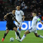 Acción de juego entre Grecia y Alemania por Nations League 
