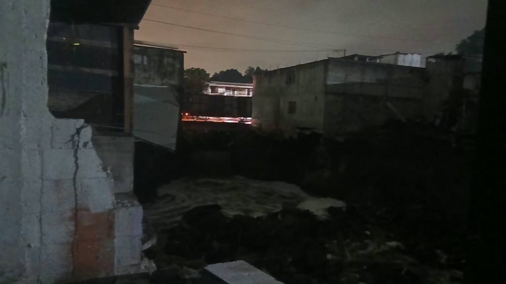 Mantienen vigilado el cauce del río Pinula en Villa Hermosa I y San Miguel Petapa | Conred