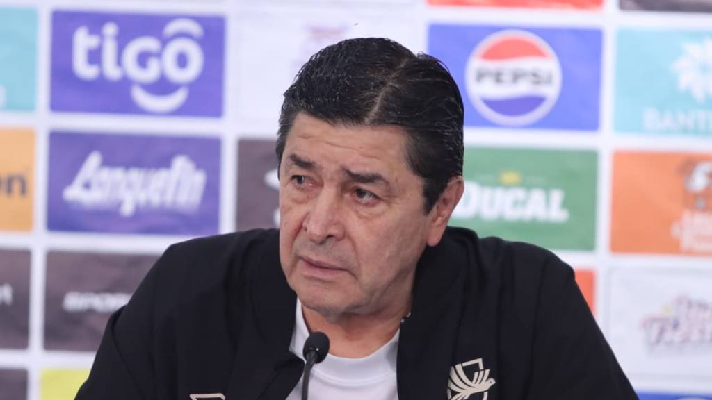 Conferencia de prensa de Luis Fernando Tena | Alex Meoño 