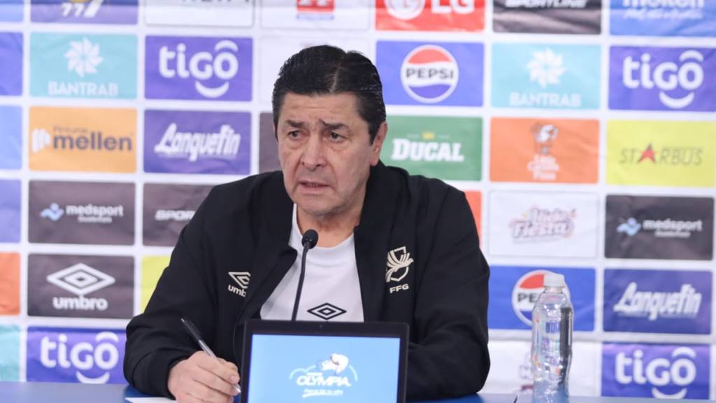 Conferencia de prensa de Luis Fernando Tena | Alex Meoño 