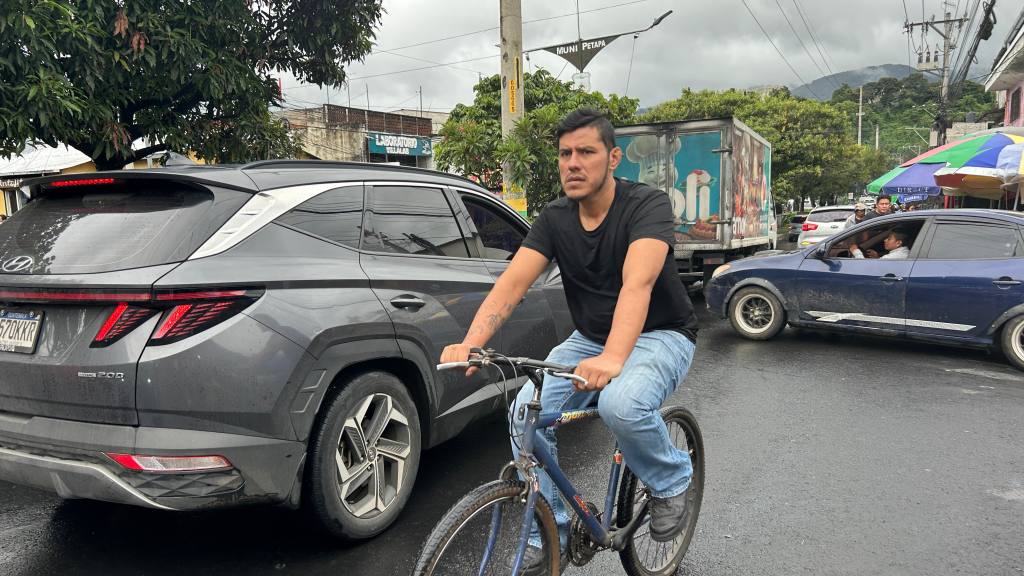 Video capta nuevo derrumbe causado por el río Pinula  | Omar Solís