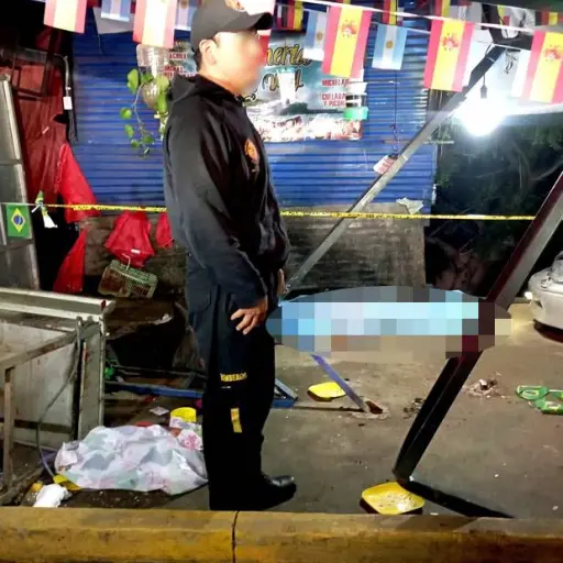 Área donde falleció la mujer atropellada en San Pedro Ayampuc. ,Bomberos Voluntarios