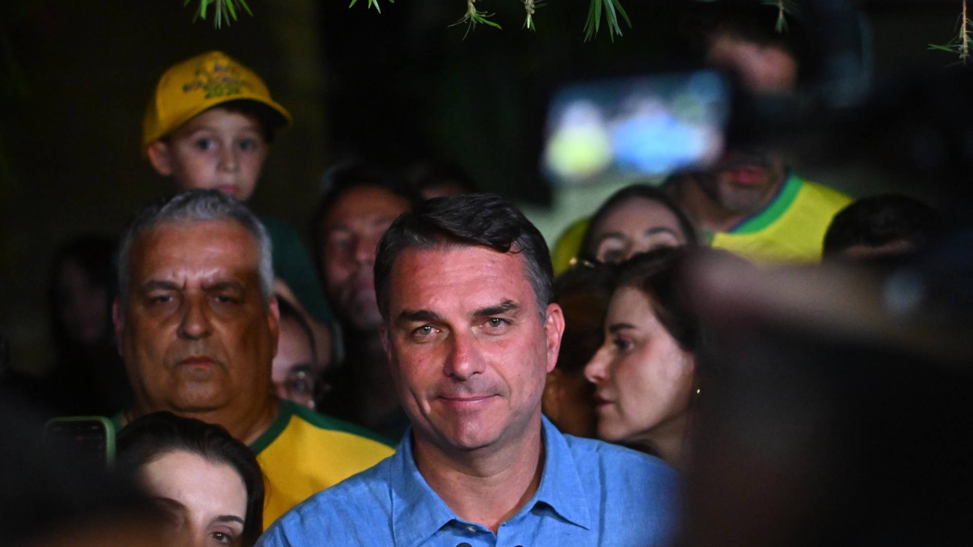 Flávio Bolsonaro habría salido de Brasil rumbo a EE. UU. tras incumplir orden judicial
