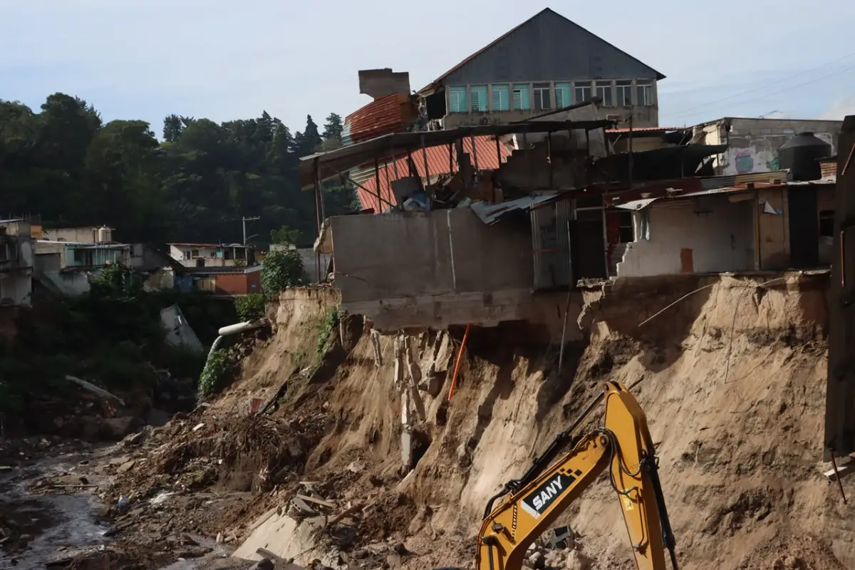 Colapso de viviendas en Villa Hermosa, San Miguel Petapa, Guatemala, en octubre de 2026., Omar Solís/Emisoras Unidas
