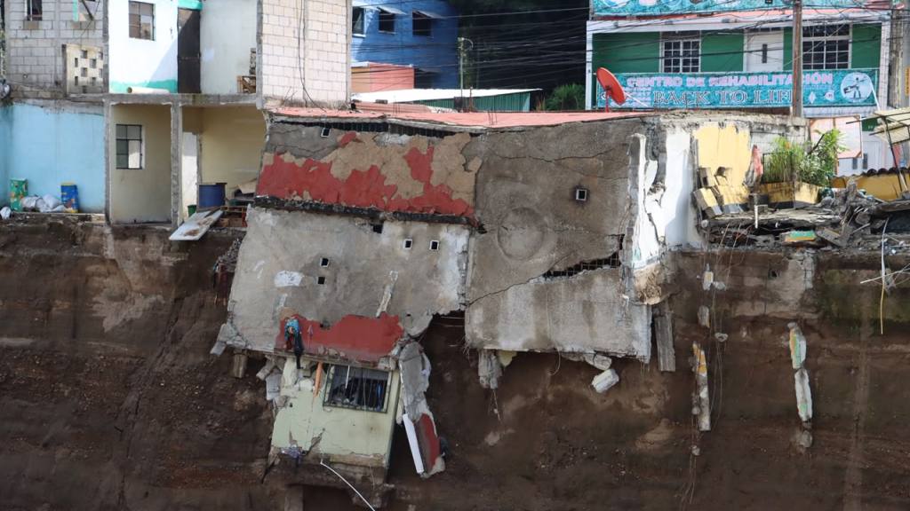 Colapso de viviendas en Villa Hermosa, San Miguel Petapa, Guatemala, en octubre de 2026. | Omar Solís/Emisoras Unidas